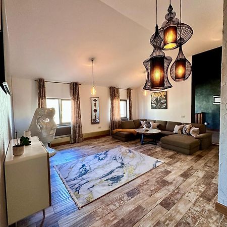 Madison Lake Villa Balotesti Dış mekan fotoğraf