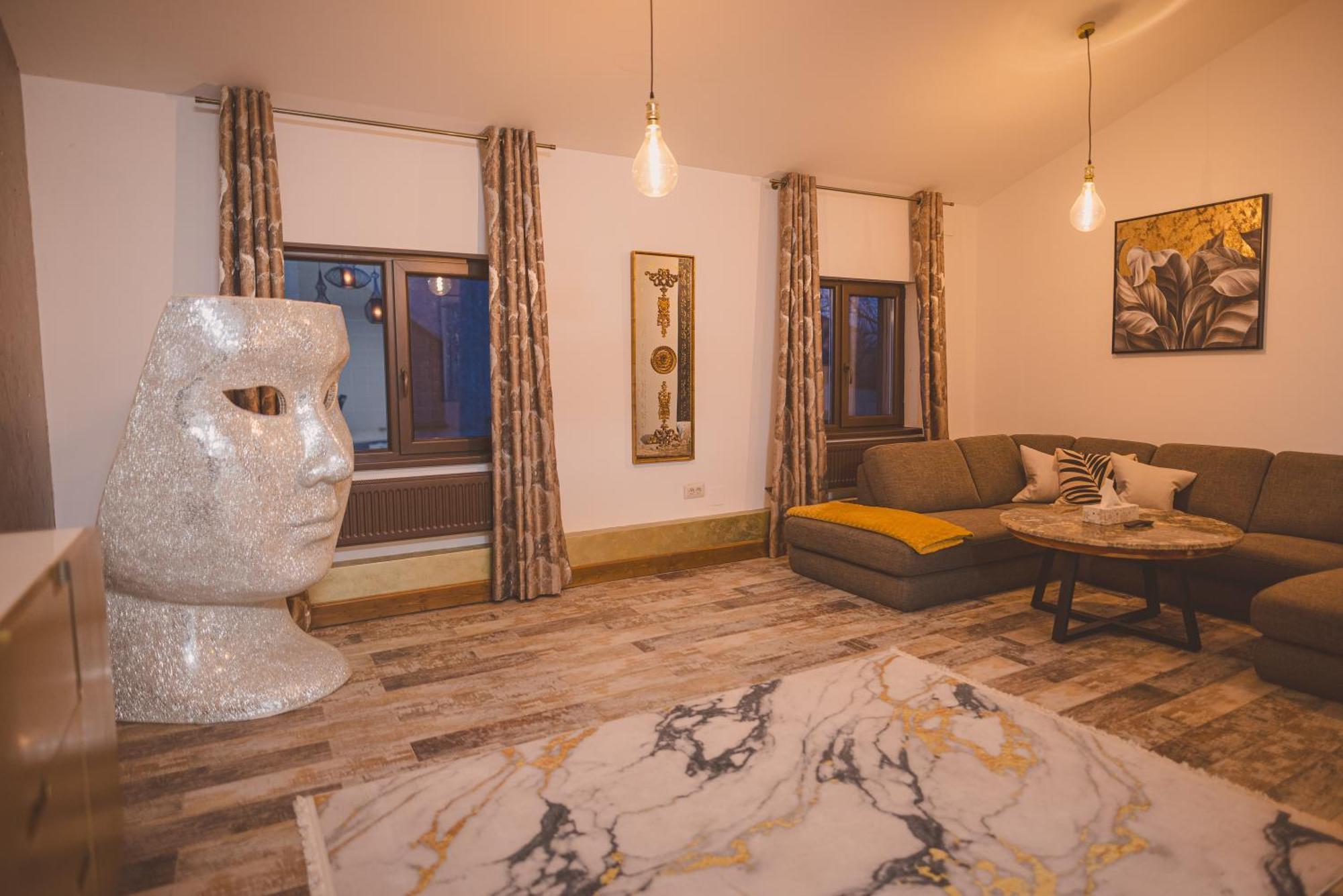 Madison Lake Villa Balotesti Dış mekan fotoğraf