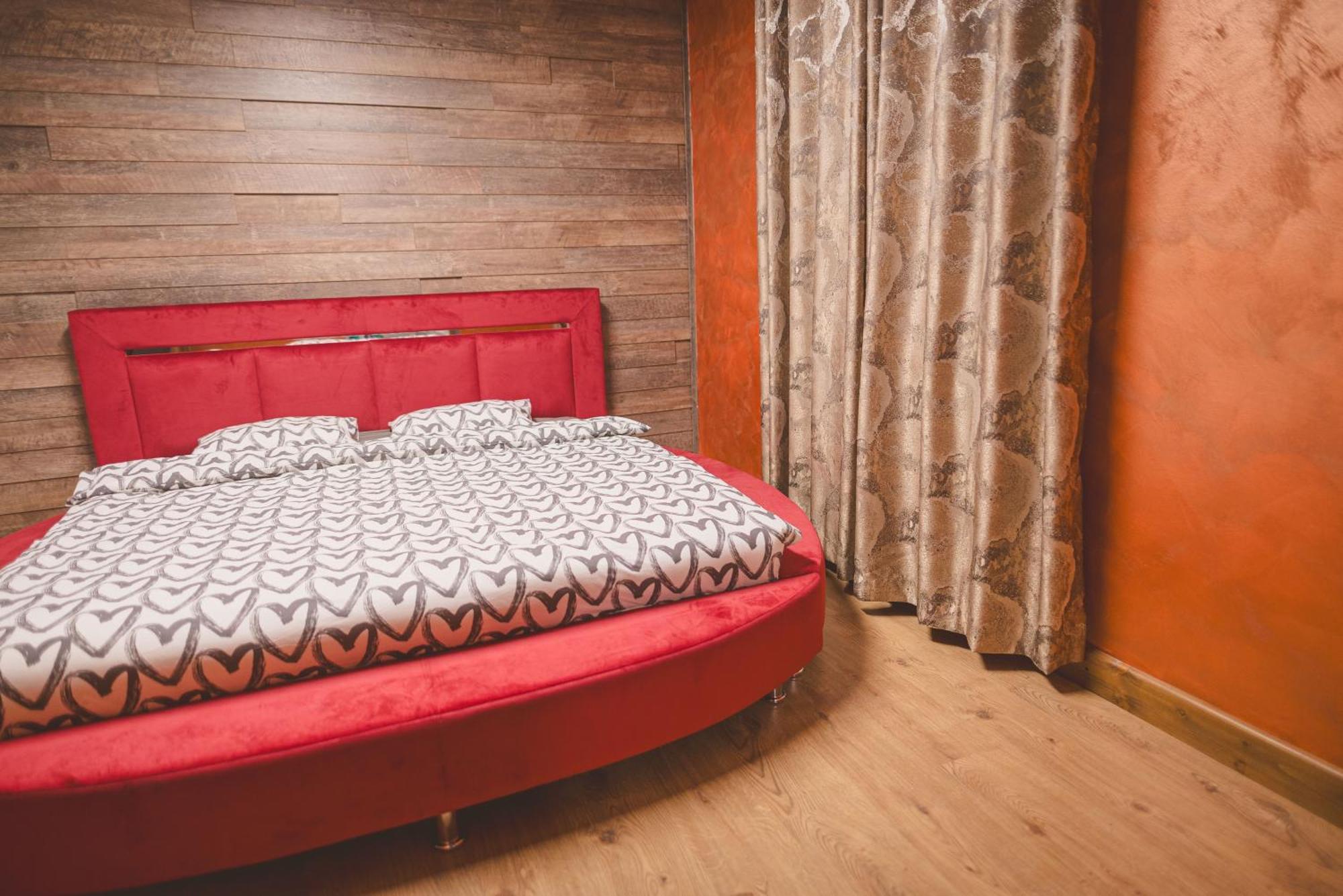 Madison Lake Villa Balotesti Dış mekan fotoğraf