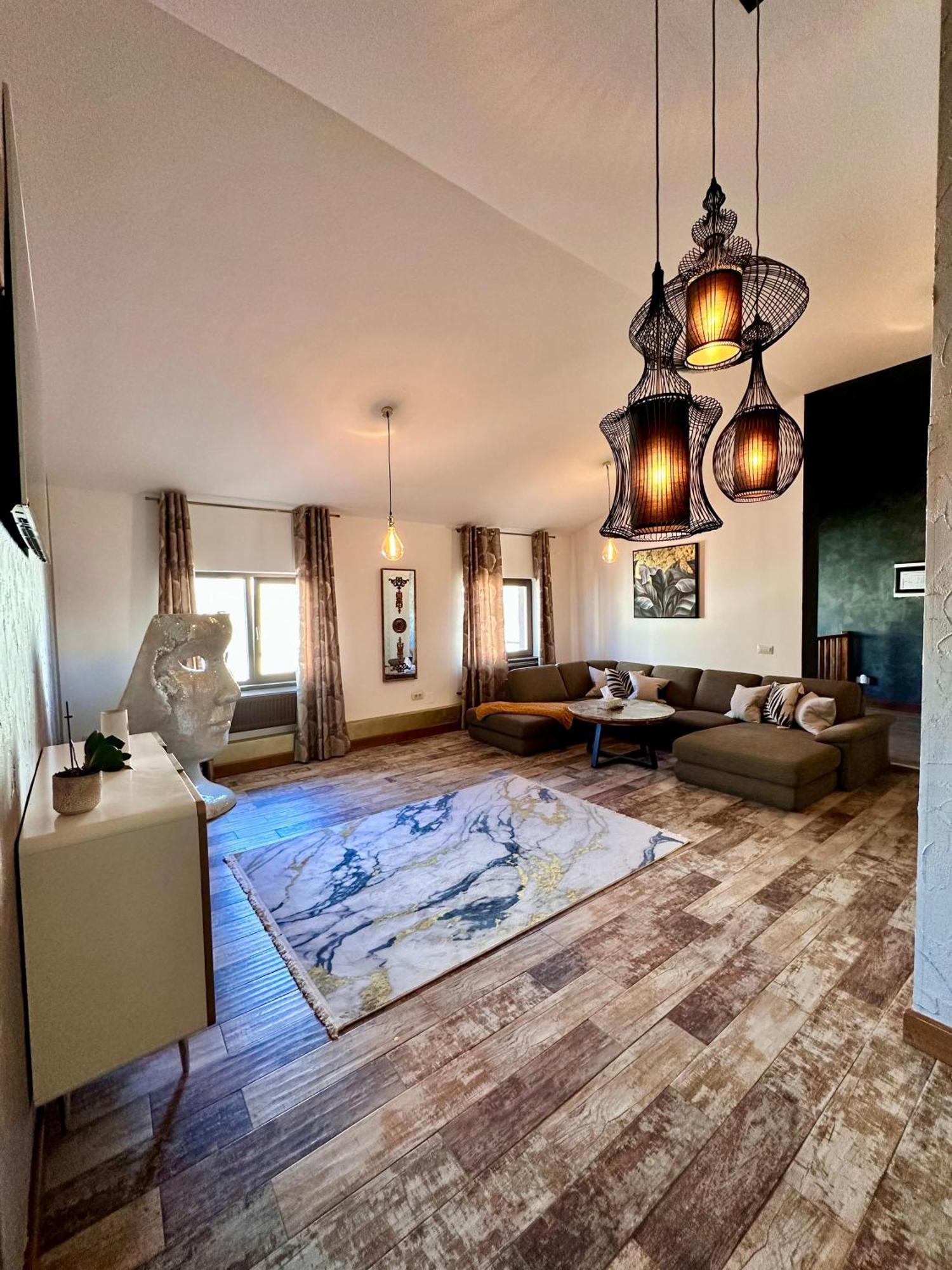 Madison Lake Villa Balotesti Dış mekan fotoğraf