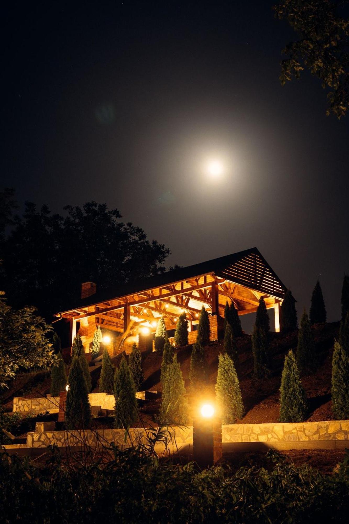 Madison Lake Villa Balotesti Dış mekan fotoğraf