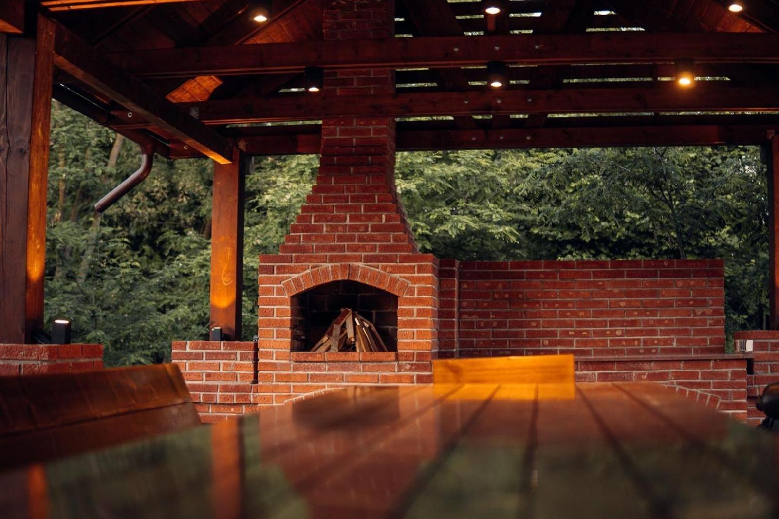 Madison Lake Villa Balotesti Dış mekan fotoğraf