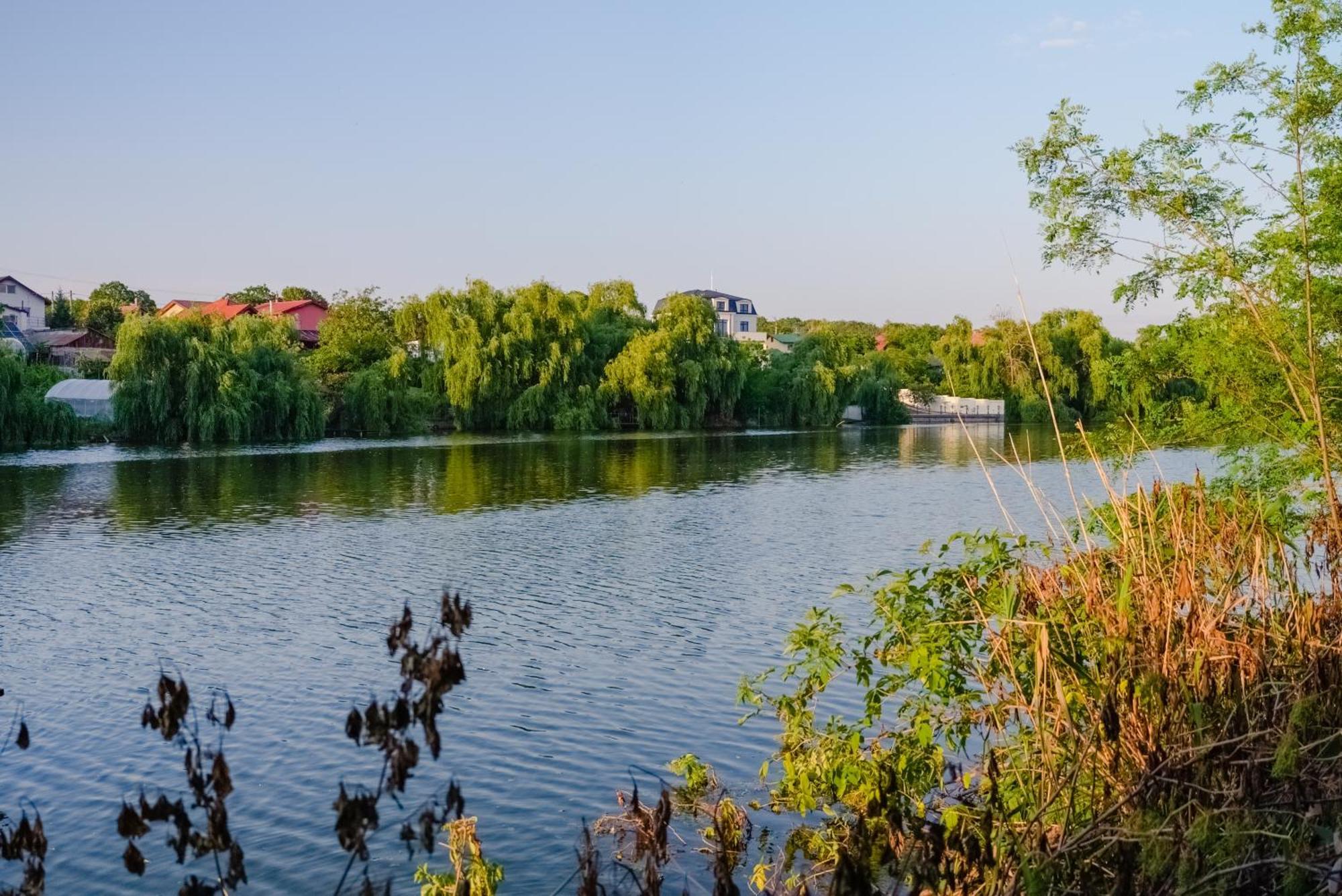 Madison Lake Villa Balotesti Dış mekan fotoğraf