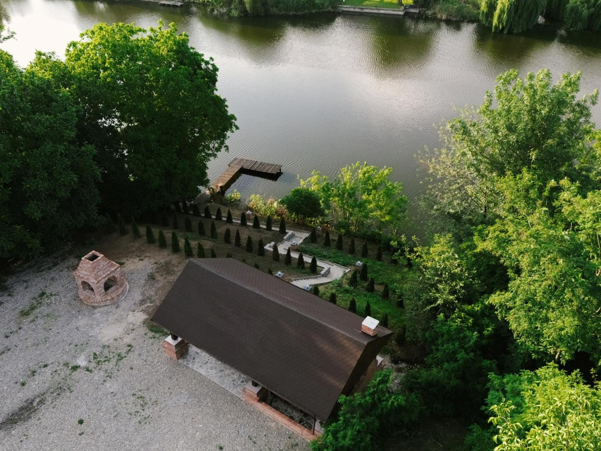 Madison Lake Villa Balotesti Dış mekan fotoğraf