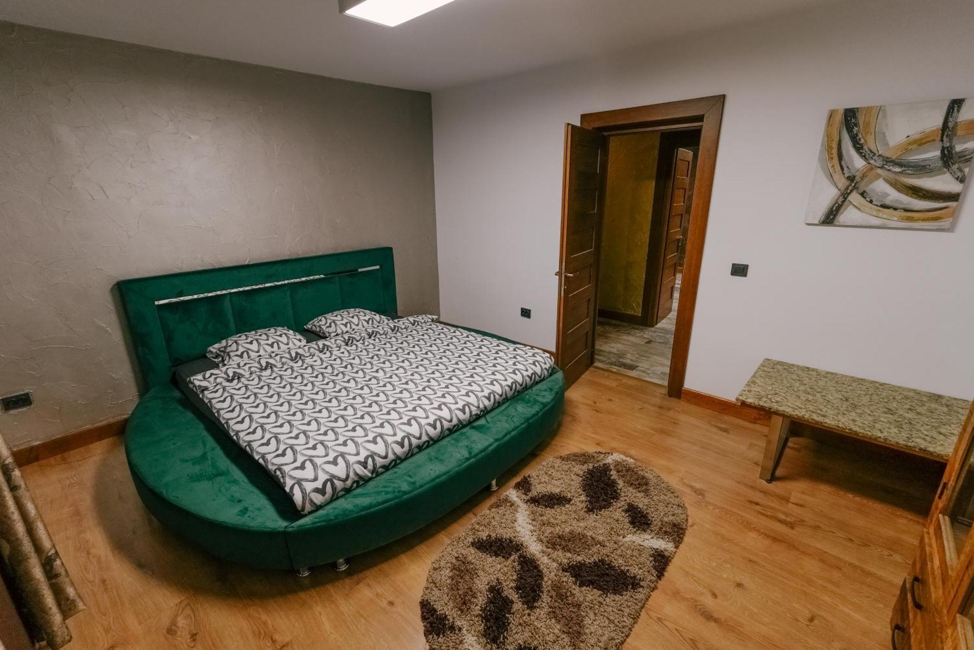 Madison Lake Villa Balotesti Dış mekan fotoğraf