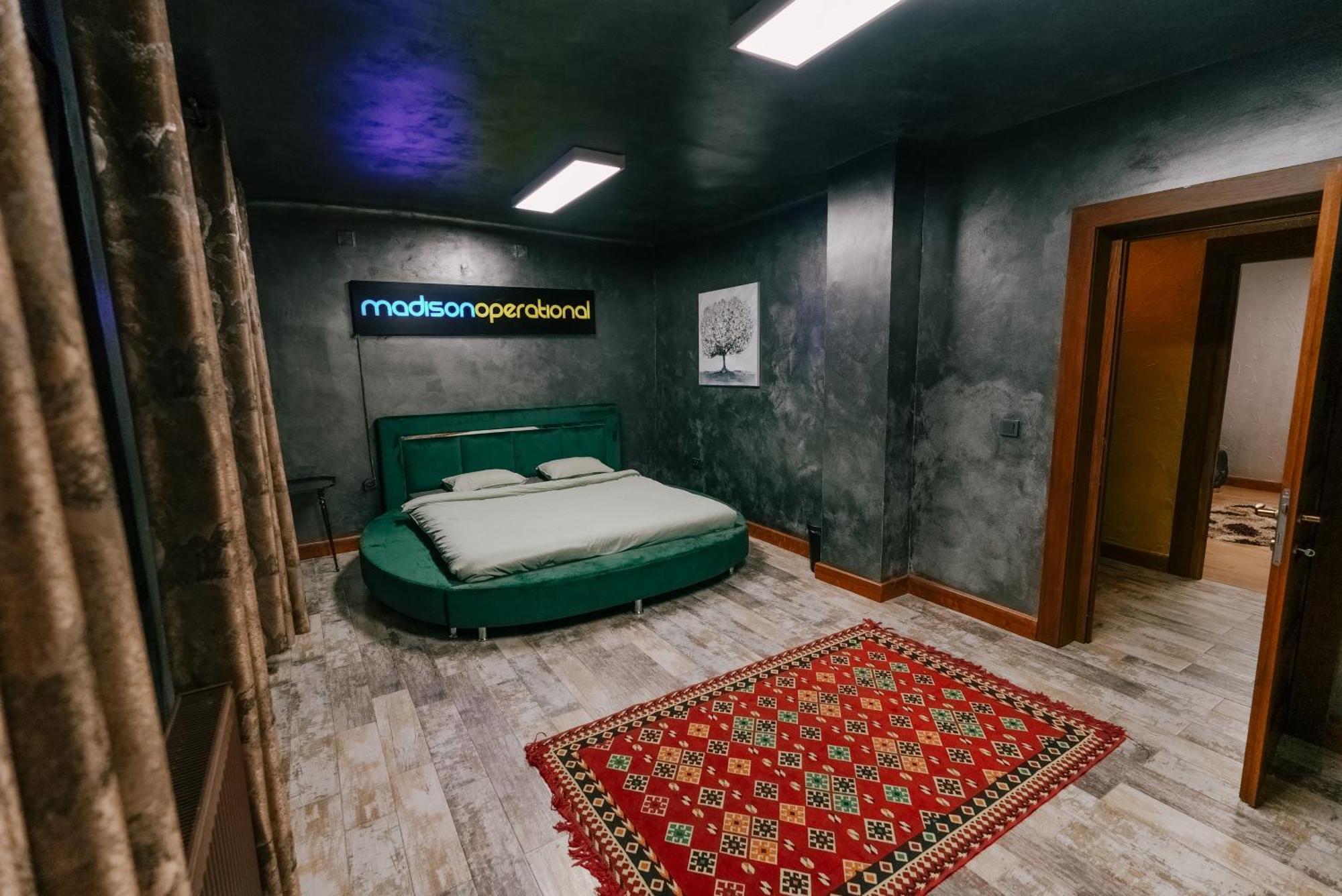 Madison Lake Villa Balotesti Dış mekan fotoğraf