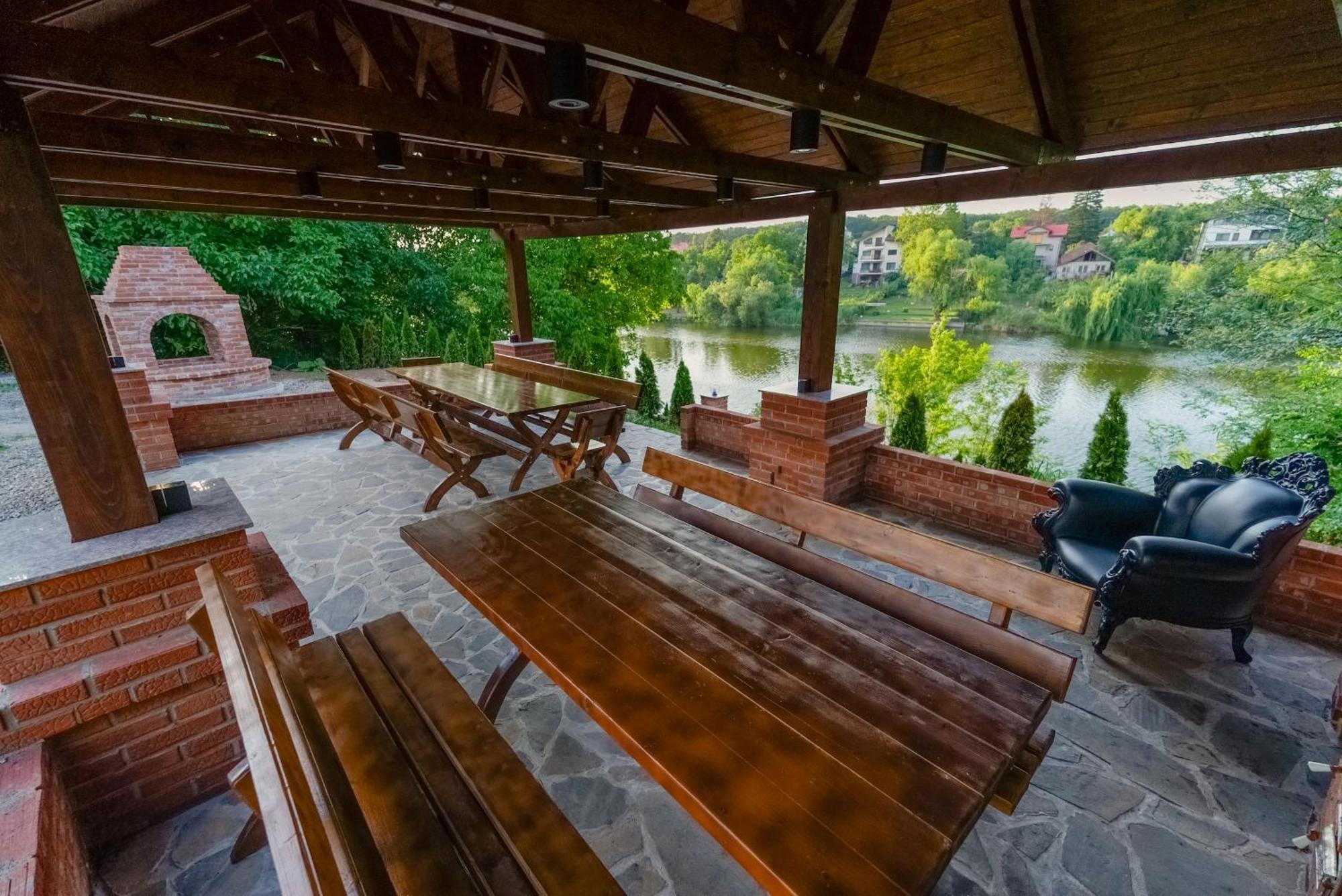 Madison Lake Villa Balotesti Dış mekan fotoğraf