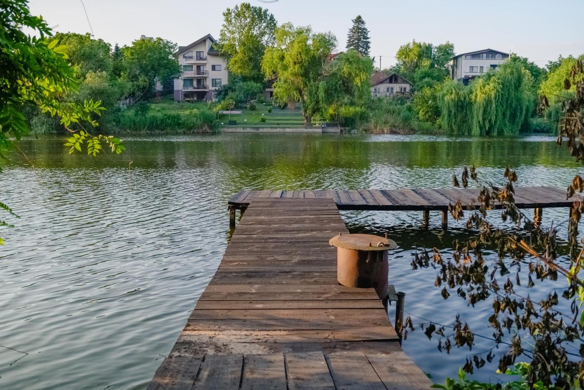 Madison Lake Villa Balotesti Dış mekan fotoğraf