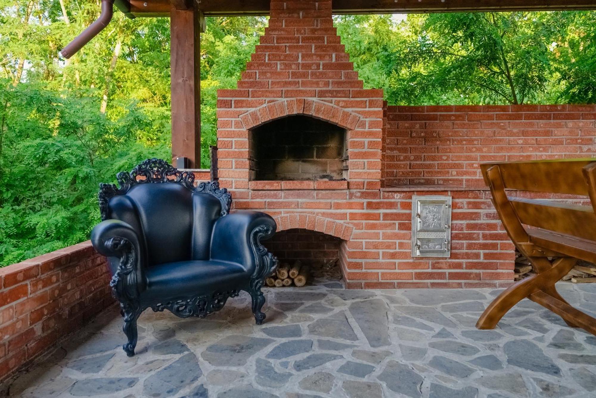 Madison Lake Villa Balotesti Dış mekan fotoğraf