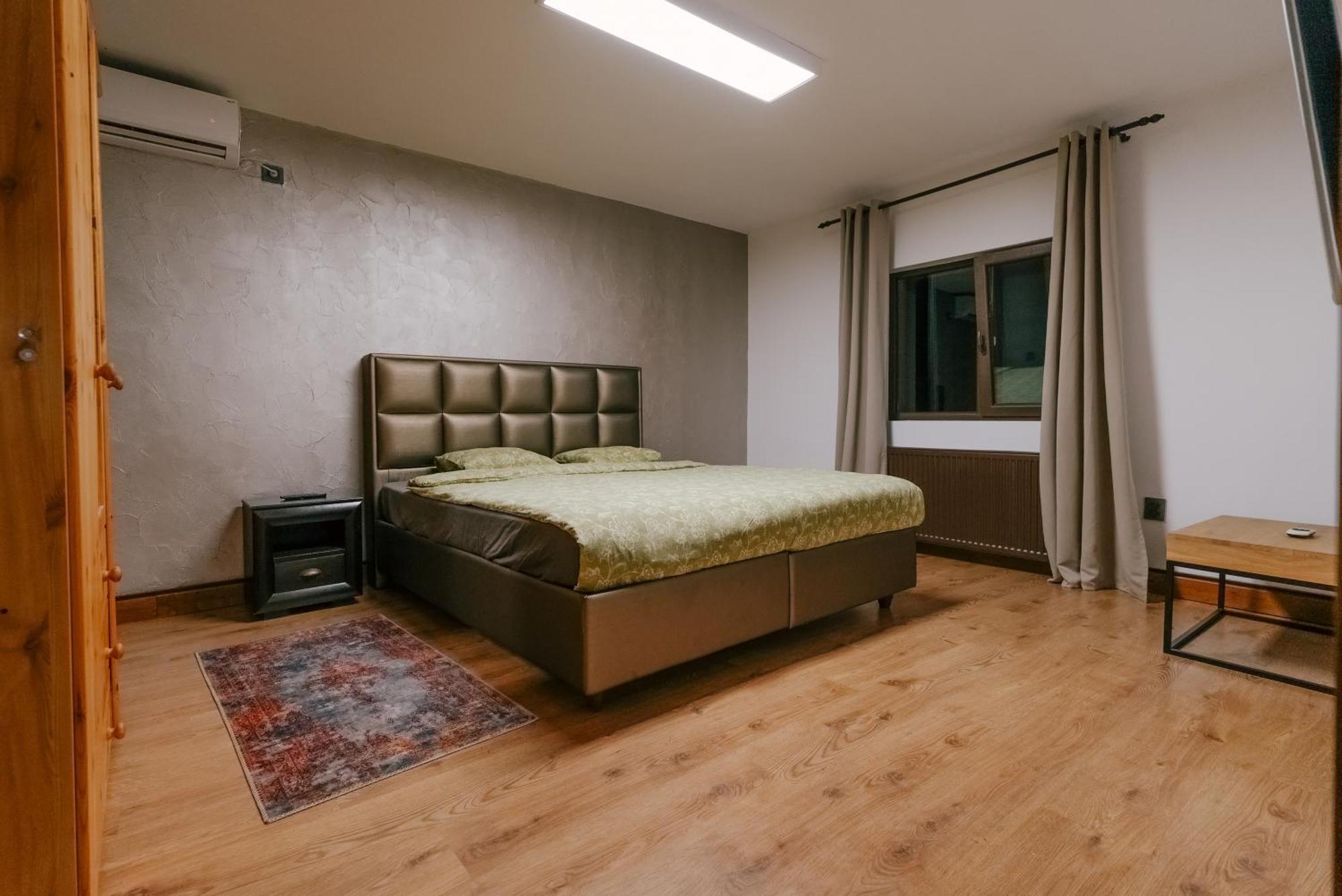 Madison Lake Villa Balotesti Dış mekan fotoğraf